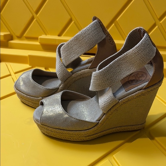 Tory Burch Women's Wedge Sandals in Gold - Picture 4 of 6